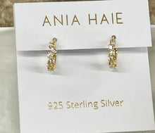 Cargar imagen en el visor de la galería, Gold Sparkle Cluster Huggie Hoop Earrings