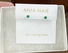 Laden Sie das Bild in den Galerie-Viewer, Gold Plated Green Stud Earrings
