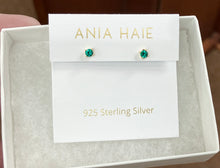 Laden Sie das Bild in den Galerie-Viewer, Gold Plated Green Stud Earrings