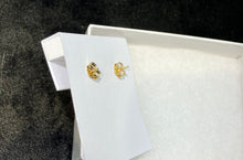 Laden Sie das Bild in den Galerie-Viewer, Gold Plated Green Stud Earrings