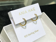 Cargar imagen en el visor de la galería, Small Silver Gold Plated Huggie Hoop Earrings