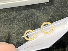 Cargar imagen en el visor de la galería, Small Silver Gold Plated Huggie Hoop Earrings
