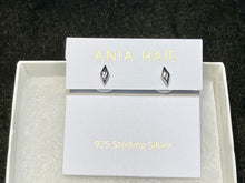 Laden Sie das Bild in den Galerie-Viewer, Silver Sparkle Stud Earrings Ania Haie