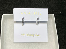 Laden Sie das Bild in den Galerie-Viewer, Silver Texture Small Huggie Hoop Earrings