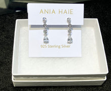 Laden Sie das Bild in den Galerie-Viewer, Silver Molten Cascade Bezel-Set Teardrop Stud Earrings