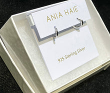 Laden Sie das Bild in den Galerie-Viewer, Silver Smooth Mini Huggie Hoop Earrings