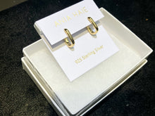 Laden Sie das Bild in den Galerie-Viewer, Gold Plated Oval Hoop Earrings