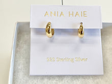 Laden Sie das Bild in den Galerie-Viewer, Luxe Huggie Hoop Earring