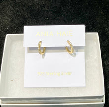 Cargar imagen en el visor de la galería, Gold Plated Huggie Hoop Earrings