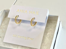 Cargar imagen en el visor de la galería, Gold Plated Huggie Hoop Earrings