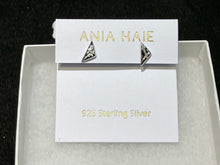 Charger l'image dans la galerie, Silver Triangle Kiss Studs