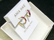 Cargar imagen en el visor de la galería, Gold Rosé Holiday Huggie Hoop Earrings