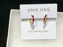 Cargar imagen en el visor de la galería, Gold Rosé Holiday Huggie Hoop Earrings