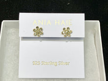 Laden Sie das Bild in den Galerie-Viewer, Gold Mint Green Floral Stud Earrings