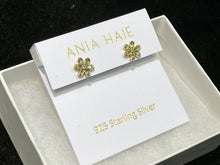 Laden Sie das Bild in den Galerie-Viewer, Gold Mint Green Floral Stud Earrings