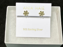 Laden Sie das Bild in den Galerie-Viewer, Gold Mint Green Floral Stud Earrings