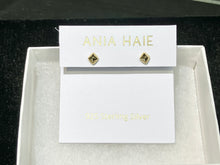 Laden Sie das Bild in den Galerie-Viewer, Gold Pyramid Glam Stud Earrings