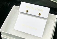 Laden Sie das Bild in den Galerie-Viewer, Gold Pyramid Glam Stud Earrings