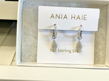 Laden Sie das Bild in den Galerie-Viewer, Silver Pave Sparkle Huggies