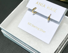 Charger l'image dans la galerie, Gold Smooth Mini Huggie Hoop Earrings