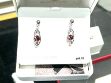 Laden Sie das Bild in den Galerie-Viewer, Silver Caged Garnet Dangle Earrings