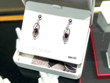 Laden Sie das Bild in den Galerie-Viewer, Silver Caged Garnet Dangle Earrings