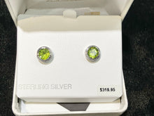 Charger l'image dans la galerie, Peridot Silver Earrings