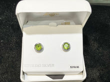 Charger l'image dans la galerie, Peridot Silver Earrings
