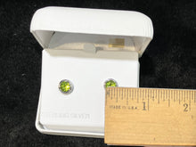Charger l'image dans la galerie, Peridot Silver Earrings