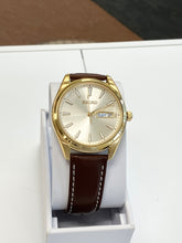 Laden Sie das Bild in den Galerie-Viewer, Seiko Watch With Leather Strap