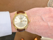 Laden Sie das Bild in den Galerie-Viewer, Seiko Watch With Leather Strap