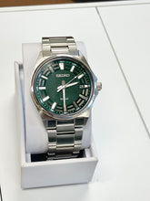 Laden Sie das Bild in den Galerie-Viewer, Seiko Men's Watch Green Dial With Date
