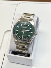 Laden Sie das Bild in den Galerie-Viewer, Seiko Men's Watch Green Dial With Date