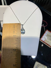 Laden Sie das Bild in den Galerie-Viewer, Aquamarine And Diamond White Gold Pendant
