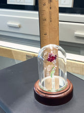Laden Sie das Bild in den Galerie-Viewer, Enchanted Rose Crystal Figurine