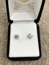Cargar imagen en el visor de la galería, Lab Created Diamond Earrings 2 Carats
