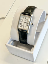Cargar imagen en el visor de la galería, Women's Seiko Watch With Leather Strap