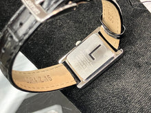 Cargar imagen en el visor de la galería, Women's Seiko Watch With Leather Strap