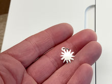 Laden Sie das Bild in den Galerie-Viewer, Sun Silver Charms /Pendant