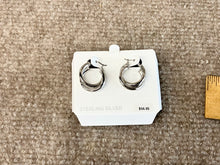 Cargar imagen en el visor de la galería, Silver Double Hoop Earrings