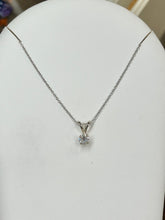 Cargar imagen en el visor de la galería, Natural Round Half Carat Diamond Pendant And Chain