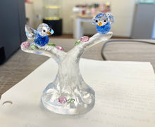 Cargar imagen en el visor de la galería, Blue Songbirds Crystal Figurine