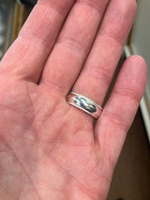 Charger l'image dans la galerie, Silver Wedding Band 7 Millimeters Wide