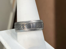 Cargar imagen en el visor de la galería, Damascus Steel Wedding Ring