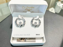 Cargar imagen en el visor de la galería, Silver Claddagh Hoop Earrings