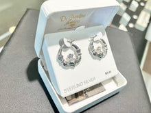 Cargar imagen en el visor de la galería, Silver Claddagh Hoop Earrings