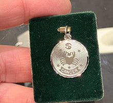Laden Sie das Bild in den Galerie-Viewer, Cancer Silver Zodiac Charm