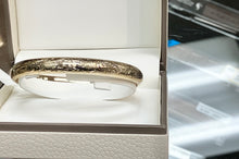 Laden Sie das Bild in den Galerie-Viewer, Gold Filled Bangle Bracelet