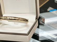 Laden Sie das Bild in den Galerie-Viewer, Gold Filled Bangle Bracelet