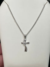 Charger l'image dans la galerie, Diamond Silver Cross Pendant